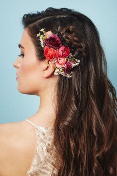 The Flower Piece: Half Moon Flower Crown With Pearl Headband | Unique Ways to Wear Wedding Hair Flowers | POPSUGAR Beauty Photo 2 Bride Flower Hair Piece, Flower Pin Hairstyles, Long Hair Bridal Styles, Long Hair Bridal, Hair Pinned Back, Long Bridal Hair, Side Swept Hairstyles, Braid Inspiration