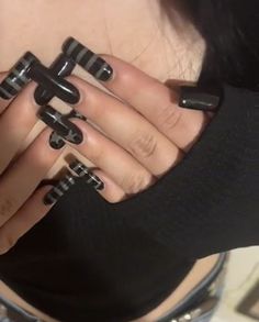 Cute Black Nails Square, Easy Dark Nails, Grey Nails With Black Tips, Nails Skull Designs, Plain Black Nails Short, Alt Goth Nails, Emo Nail Inspiration, Simple Black Design Nails, Coffin Grunge Nails