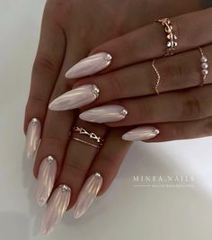 Ivory Nails, Seashell Nails, White Chrome Nails, Stunning Nails, Nagellack Trends, Nail Trend, Almond Nails Designs