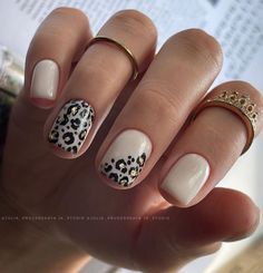 Neutral Nails With Cheetah Print, Short Gel Nails Leopard Print, Cheetah Gel Nails Ideas, Short Nail Designs Leopard, Cheetah Pedicure Designs, Leopard Gel Nails Cheetah Print, Natural Leopard Nails, Autumn Leopard Nails, Fall Leopard Nails Short