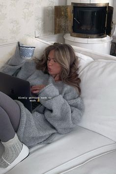 Work, home, aesthetic, pinterest style, lifestyle Home Photo Ideas, Hanna Schonberg, At Home Outfits, Cosy Outfit, Cozy Aesthetic, Chill Outfits, Rainy Day Outfit, Cozy Outfit