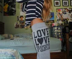 <3 pink Pink 2000s, Teen Dictionary, Cute Sweats, Dont Forget To Smile, Pink Sweatpants, Lazy Outfits, Tumblr Fashion