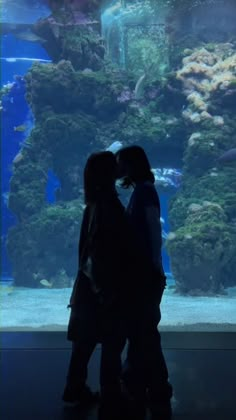 lgbt casal de lésbicas  #lgbt pin #casal #casallgbt #fyp #fy  #Pinterest aesthetic Photos To Take With Your Girlfriend, Girls In Love With A Girl Aesthetic, Girlfriend Asethic, Girl Relashionships, People In Love Aesthetic, Ally + Core + Aesthetic, Aquarium Date Wlw, Nblnb Couple Aesthetic, Cute Things To Do With Your Girlfriend