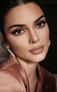 Kendall Jenner Lips, Kendall Jenner Smokey Eye, Business Makeup, Stile Kendall Jenner, Kendall Jenner Makeup, Mekap Mata, Classy Makeup, Jenner Makeup