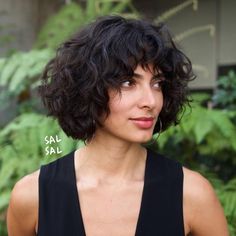 Wavy Layered Haircuts, Short Wavy Haircuts, Short Wavy Bob, Bob Haircut Curly, Thick Wavy Hair, Wavy Curls, Short Brown Hair, Wavy Haircuts, Short Curly Bob