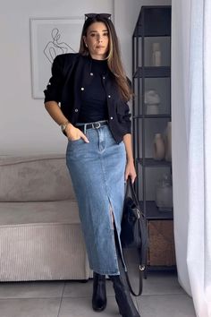 DESCONTO EXTRA NA SHEIN 10R$ OFF: BR69993P!! Vai em perfil > Minha indicação > Coloque o Código: BR69993P e garanta R$10 de desconto 💕 Long Denim Skirt Outfit, Jean Skirt Outfits, Chique Outfit, Modest Casual Outfits, Looks Country, Denim Skirt Outfits, Stylish Winter Outfits, Chique Outfits, Winter Fashion Outfits Casual