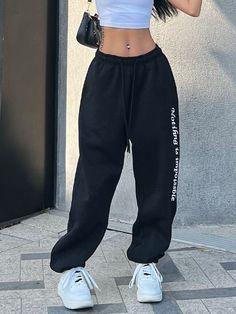 Slogan Print Baggy Jogger Pants Birthday Dresses Ideas, Reception Dress Long, Joggers Outfit Women, Modeling Clothes, Street Preppy, Baggy Joggers, Jogger Outfit, Cute Sweats, Elegant Red Dress