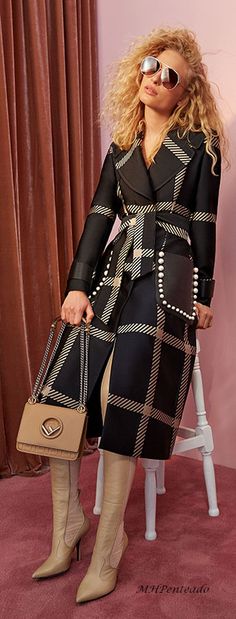 Fendi Resort 2018 Fendi Outfits, Checkered Coat, Woolen Coat, Fashion 2018, Coat Fashion, Spring Fashion, Chic Style