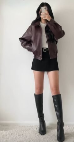 All Black Outfit Winter Casual, Winter Bars Outfit, Fashion Chic Outfits, Girly Leather Jacket Outfit, Classical Outfits For Women, New York Leather Jacket Outfit, Mixing Black And Brown Outfits, Black Boots Outfit Concert, Leather Jacket Dinner Outfit