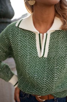 Green Lomond Sweater – Easy Clothes North America Women Fall Casual Outfits, Fall Style For Short Women, Legal Intern Outfit, 30 Style Clothes, It Ends With Us Fashion, Mom Style Fall 2024, European Preppy Style, Green Fall Outfits For Women, Irish Sweater Outfit