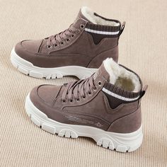 Sneakers Platform, Look Casual Chic, Basic Boots, Brown Sneakers, Winter Snow Boots, Winter Boots Women, Boots And Sneakers, Designer Boots, Fashion Sneakers