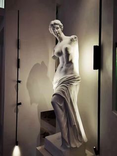 a statue is shown in the corner of a room with light coming from behind it