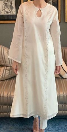 White Dress Neck Designs, Denim And Kurta Outfit, Pakistani Kamiz Neck Design, Neck Designs For Chikankari Suits, Shalwar Kameez Pattern, Party Wear Suit Sleeves Design Latest, White Suit Neck Design, Front Neck Designs For Suits Salwar Kameez, White Eastern Dresses