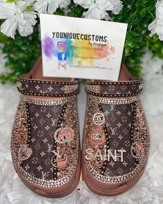 Customized Crocs Shoes, Painted Crocs, Gucci Crocs, Blinged Crocs, Bedazzled Crocs, Croc Ideas, Designer Crocs, Bedazzled Stuff, Pearl Sneakers