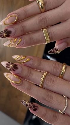 Monaco Nails, Tortoise Shell And Burgundy Nails, Gold Aura Nails, Red Aura Nails With Gold, Nail Inspo Black Women, Tortoise Shell Nails Stilleto, Gold Snake Nail Design, Gold Maximalist Nails, Golden Nails