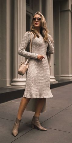 Midi Sweater Dress Outfit, Rainy Day Dress Outfit, Day Dress Outfit, Lady Lawyer, Mary Orton, Midi Outfits, Midi Sweater Dress, Sweater Dress Outfit, Dresses Holiday