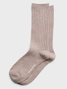 Lightweight cotton-blend socks with angled toe seams for a smooth, comfortable fit.  Hits just above the ankle. Classic Stretch Knee-high Socks, Fitted Mid-calf Solid Color Socks, Classic Gray Socks For Winter, Classic Gray Winter Socks, Casual Fitted Socks With Ribbed Cuffs, Classic Ribbed Fitted Socks, Classic Ribbed Socks, Fitted Solid Color Ribbed Socks, Classic Fitted Ribbed Socks