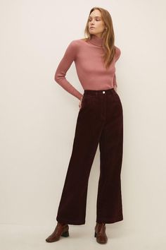 Style: Wide Leg JeansFabric: CordLength: RegularDiscover our full range of women's jeans. Soft Autumn Outfits Casual, Soft Autumn Office Outfits, Soft Autumn Outfits, Madewell Fall, Look Rose, Jeans Long, High Rise Wide Leg Jeans, Brown Jeans, Wide Jeans