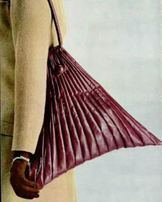 Red bag inspo 80s Bags Vintage, 60s Bags, Pleated Bag, Profile On Instagram, Homecoming Makeup, Cute Bags, Looks Style, Leather Bags