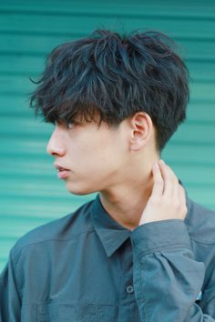 無造作！スパイラルマッシュ 【刈り上げ】 FRONT Nonbinary Style, Asian Perm, Men Perm, Perm Hair Men, Wavy Perm, Korean Men Hairstyle, Korean Haircut, Tomboy Hairstyles, Asian Haircut