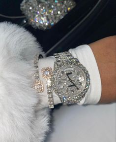 Icy Chains Aesthetic, Iced Out Jewelry, Tarot Card Readings, Luxury Girl, Luxe Jewelry