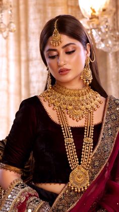 Bridal Gold Jewellery Indian Wedding Bride, Haar Design In Gold, Rani Haar Gold, Indian Gold Jewellery Design, Unique Gold Jewelry Designs, Indian Wedding Bride, Delicate Gold Jewelry, Gold Jewels Design, Glamorous Jewelry