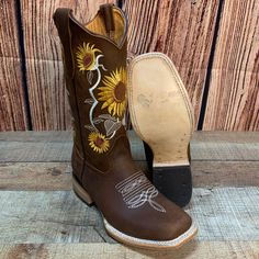 "Women Western Cowgirl Square Toe Boots with Beautiful Sunflower - Made in Mexico~ Handmade - 100% Genuine Leather - Leather outsole and insole - Toe Shape: Square - Design~ Sunflower - 1 1/2\" heel height - 11\" shaft Returns and Exchanges: We gladly accept all returns for exchange under the following terms and conditions: Items must be returned within 30 days of receipt. Items must be returned in unworn and resalable condition including the shoe/boot box. When trying shoes on, walk only on car Boots Vaqueras, Mexican Botas, Womens Square Toe Cowboy Boots, Sunflower Cowboy Boots, Vaquera Boots, Sunflower Boots, Cow Girl Boots, Mexican Boots, Square Toe Cowboy Boots