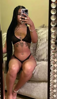 Black Girls With Tattoos, Dope Tattoos For Women, Cute Tattoos For Women, Goals Inspiration, Mirror Pics, Dope Tattoos