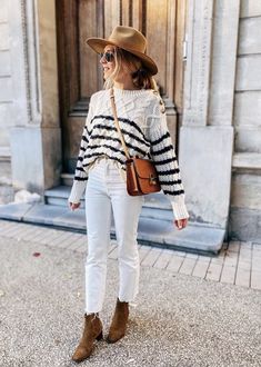 Breton Stripes Outfit, Millennial Outfit, Look Jean, White Jeans Outfit, Stripe Outfits, Jersey Outfit, Outfit Jeans