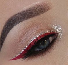 Colored Eyeliner Looks, Xmas Makeup, Christmas Eye Makeup, Red Eye Makeup, Christmas Makeup Look, Cute Eye Makeup, Eye Makeup Pictures