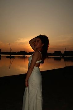 #sunset #sunsetpics #canong7xmarkii #dress #fashion #aesthetic #photoshoot Dress Pictures Aesthetic, Dress Sunset Photoshoot, Beach Sunset Inspo Pics, Insta Photos Aesthetic, Summer Sunset Photoshoot, Beach Pictures Sunset Photo Ideas, Photoshoot In Dress Photo Ideas, Sunset Photos Instagram, Sunset Dress Photoshoot