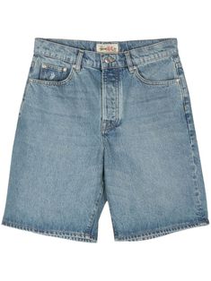 blue cotton denim whiskering effect at the thighs embroidered logo to the side logo patch to the rear mid-rise belt loops button fly fastening classic five pockets straight leg above-knee length Stussy Jorts, Frat Boy Costume, Jorts Men, Quinceanera Planning