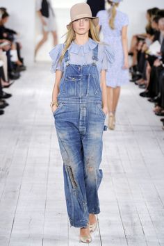 Swop for purple frill silk shirt. 2010 Fashion Trends, Jumpsuit Denim, Americana Fashion, Love Jeans, Spring Fashion Trends, Teen Vogue, Jumpsuit Fashion, Denim Overalls