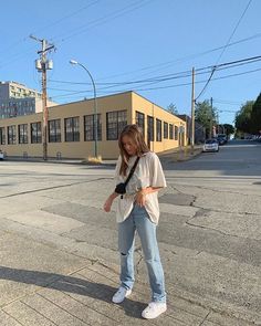 Stile Casual Chic, Skater Girl Outfits, Outfit Chic, 90's Fashion, Tomboy Outfits, Looks Street Style, Hailey Baldwin, Jeans Outfit, Mode Inspo