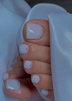 White Polish Pedicure, Fancy Pedicure, Pedicure Ideas With Gems, White Pedicure With Rhinestones, Simple Pedicure, White Pedicure Ideas, Classy Pedicure, White Toes With Design, Foot Nails Design