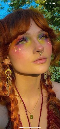 Glitter No Rosto, Hippie Makeup, Festival Make Up, Drag Make-up, Cute Eye Makeup, Pride Makeup, Rave Makeup, Smink Inspiration, Makijaż Smokey Eye