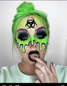 Halloween Makeup Looks With Contacts, Toxic Makeup Look Green, Crazy Green Makeup, Black And Neon Makeup, Green Halloween Makeup Looks, Green Hair Halloween Costumes Ideas, Green Makeup Looks Halloween, Neon Green Rave Makeup, Toxic Green Hair