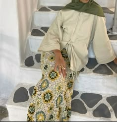 💚 Modest Fashion Ideas, Hijabi Summer Outfits, Easy Crochet Flower, Outfits Muslim, Crochet Flower Pattern, Hijab Fashion Summer, Estilo Hijab, Hijabi Outfit