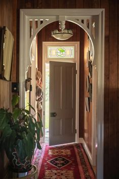 A Country Queenslander Relocated To Maleny Country Hallway, Country Entryway, Country Style Magazine, Manor Interior, Queenslander House, Hallway Entry, Australian Country