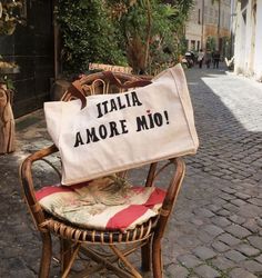 a chair with a bag on it that says italia amore mio in italian