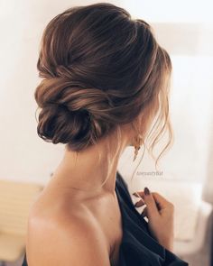 Low Bun Hairstyles, Low Bun, Penteado Cabelo Curto, Formal Hairstyles, Winter Hairstyles, Wedding Hair And Makeup, Bride Hairstyles, Hair Dos, Bridesmaid Hair