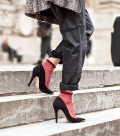 Heels With Socks Outfit, Cooler Style, Vans Outfit, Trendy Heels, Sheer Socks, Heels Outfits