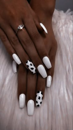 Cowgirl Nails Westerns Acrylic, Morgan Wallen Nails Ideas, Cute Nashville Nails, Nails For Morgan Wallen Concert, Lainey Wilson Nail Ideas, White Country Nails, Last Rodeo Nails, Nashville Nails Ideas Summer, Morgan Wallen Inspired Nails