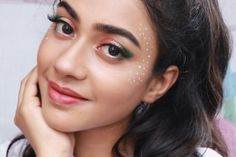 Look 5: Indian Beauty Patriotic Makeup, Indian Tricolor, Makeup For Kids, Green Eyeliner, Green Smokey Eye, Party Makeup Looks, Orange Lipstick, Day Makeup Looks, Orange Blush