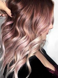 See here the beautiful chocolate and red hair color highlights for 2018. There is no other hair color to sport in 2018 for best hair look. Ladies with long, short and medium hair can choose this amazing hair colors to get charming and cute look. Neutral Skin, Gold Hair Colors, Hair Color Rose Gold, Color Highlights, Beautiful Chocolate, Spring Hair, Ombré Hair, Hair Color Highlights, Rose Gold Hair