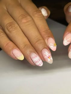 Hawaiian Christmas Nails, Summer Bridesmaid Nails, Hawaii Christmas Nails, Holiday Nail Inspo Summer, Tropical Christmas Nails, Nail Ideas Beach, Bahamas Nails, Fiji Nails