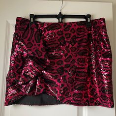 Simply Fab. Y2k Pieces, Aliyah Core, Hill Aesthetic, Sequin Pink, Core Outfits, Pink Cheetah, Silent Hill, Pink Black, Mini Skirt