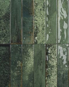 green tiles are arranged in rows and diagonals to create an interesting pattern on the wall