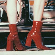 Dr Shoes, Gogo Boots, Costume Intero, Aesthetic Shoes, Fashion Weeks, Mode Inspo, Red Aesthetic, Chunky Boots, Pretty Shoes