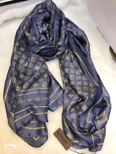 Scarf Aesthetic, Louis Vuitton Scarf, Stylish Hijab, Chic Scarves, Muslim Fashion Hijab Outfits, Luxury Scarves, Scarf Women Fashion, Muslim Fashion Hijab, 2000s Fashion Outfits